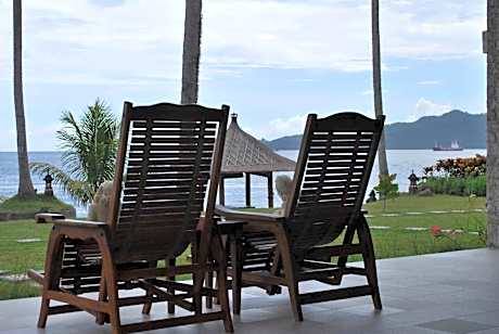 Sea breeze Suite Seafront 2