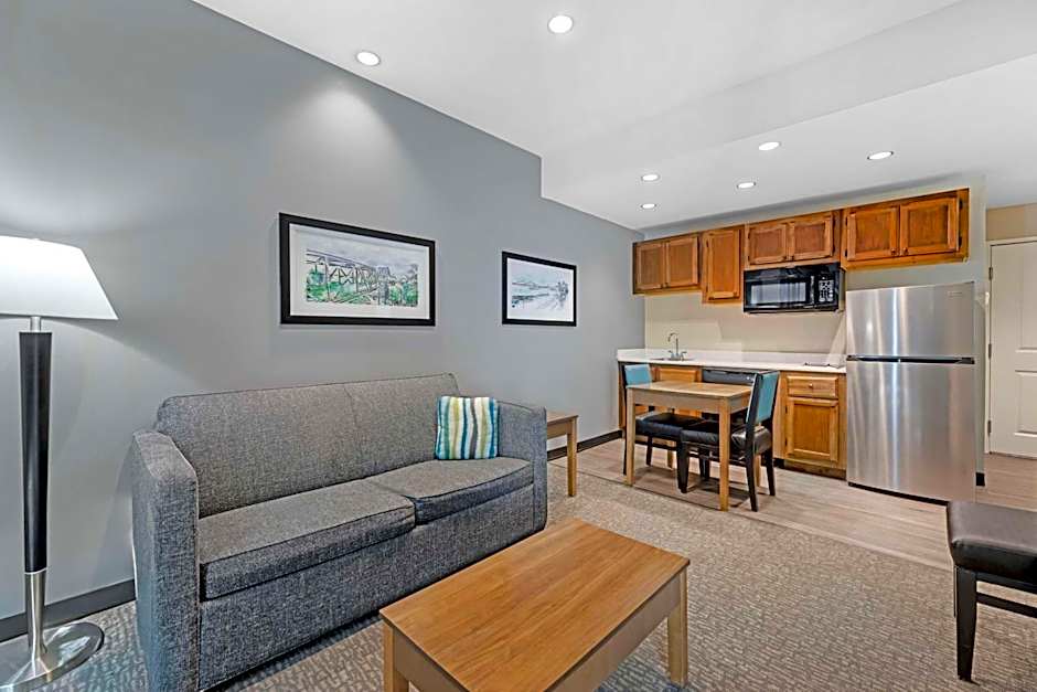 Photo 1 of 4 of 1 King Bed with Sofabed Suite