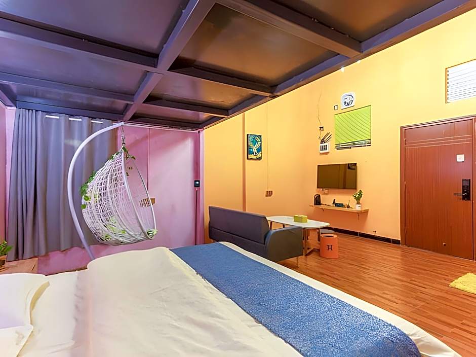 Chihiro Apartment (Guangzhou Shangxiajiu children's Hospital )