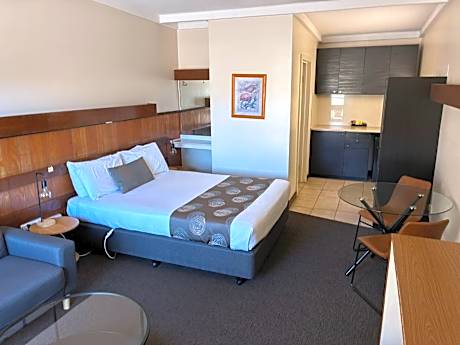 Deluxe Queen Room