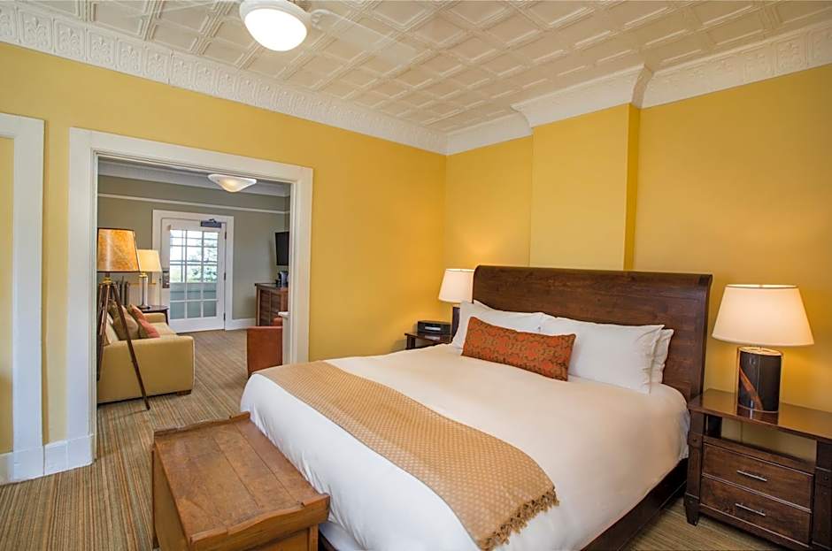 Historic 1 King Bed Suite — 9 fotoğraftan 1. fotoğraf
