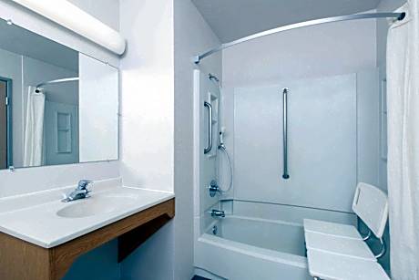 1 Queen Bed Mobility Accessible Room Non-Smoking