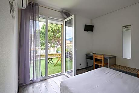 Comfort Double Room with Terrace and Air Conditioning