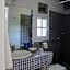 Le Buzet Bleu Bed & Breakfast