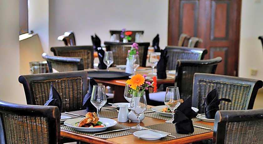 St.Lachlan Hotel & Suites