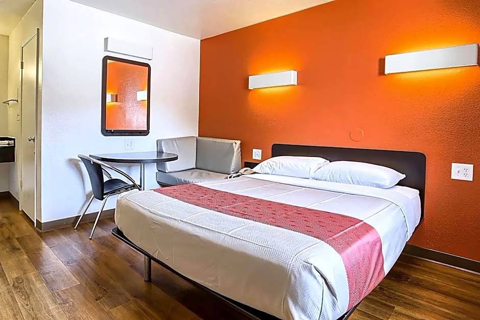 Super 8 by Wyndham Walnut Creek