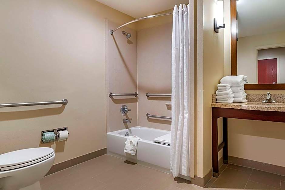 Comfort Suites  Pell CIty near Logan Martin Lake