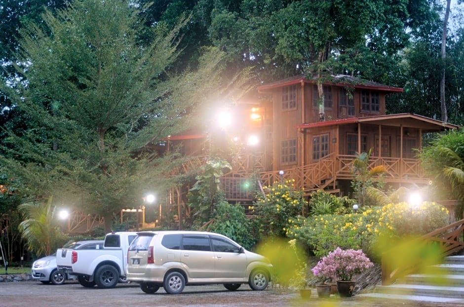 Borneo Tree House