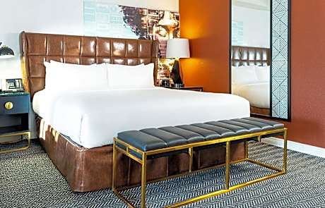 Deluxe King Suite