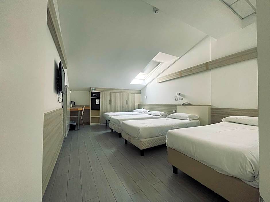 Hotel Holiday