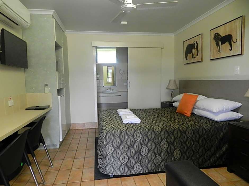 Golden Palms Motor Inn