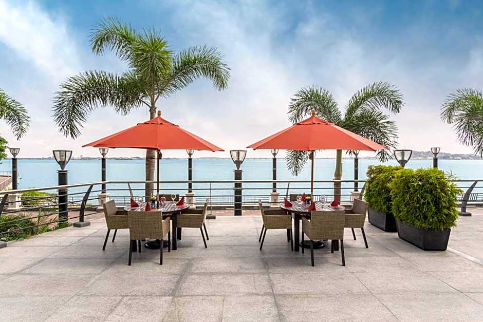 Wyndham Guayaquil, Puerto Santa Ana