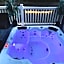 Lakeshore Lodge with Hot Tub