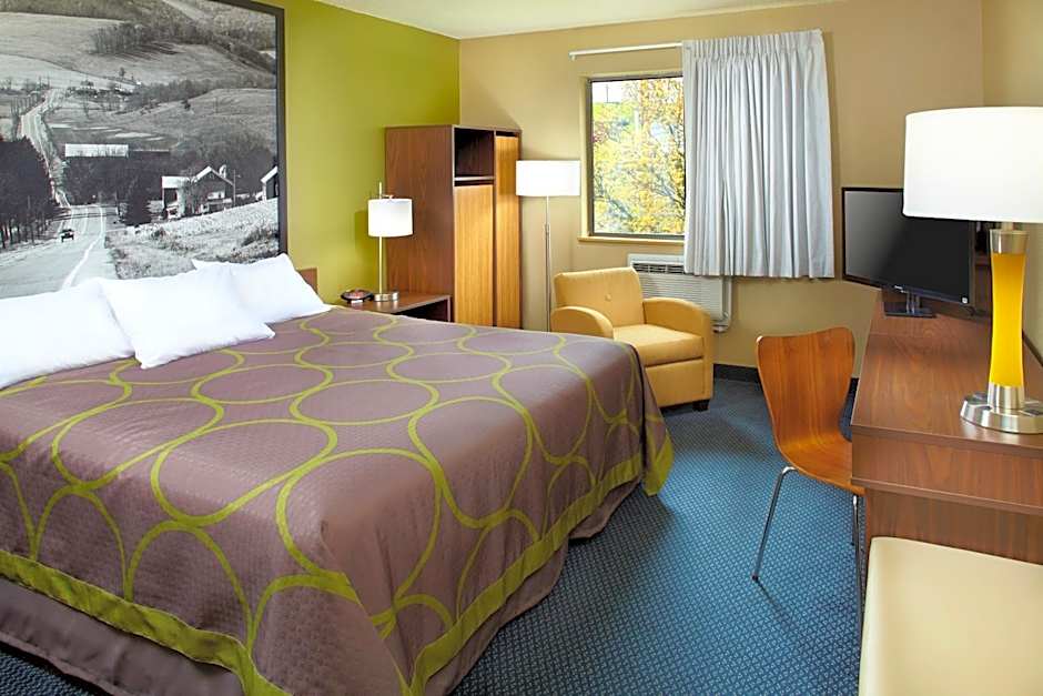 Super 8 by Wyndham St. Clairsville OH/Wheeling WV Area