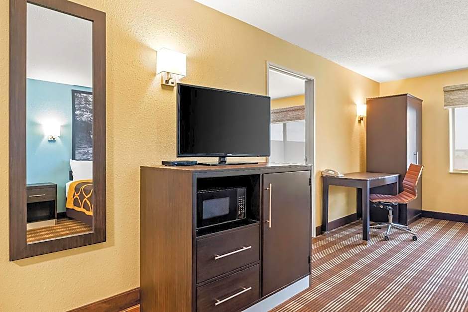 Super 8 by Wyndham Osseo WI