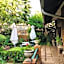 Amper Bo Guest House