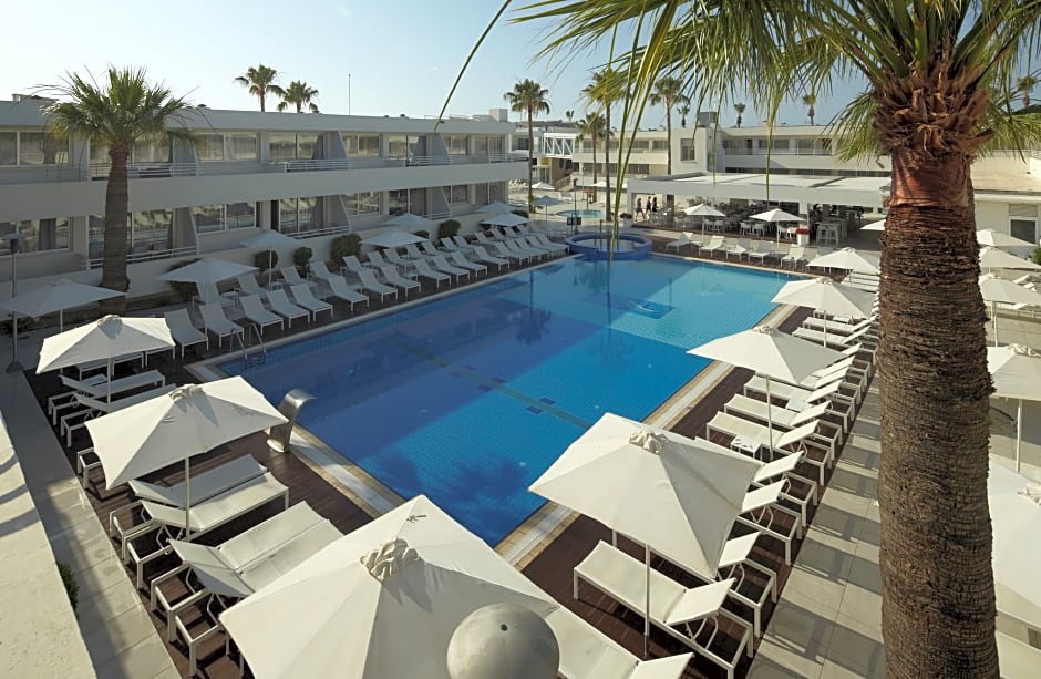 Melpo Antia Luxury Apartments & Suites