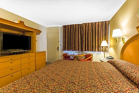 1 King Bed Deluxe Suite Kitchenette Non-Smoking