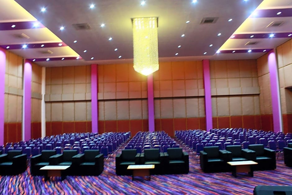 Kyriad Sadurengas Hotel