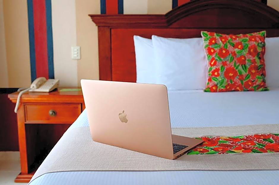 Hotel Plaza Colonial