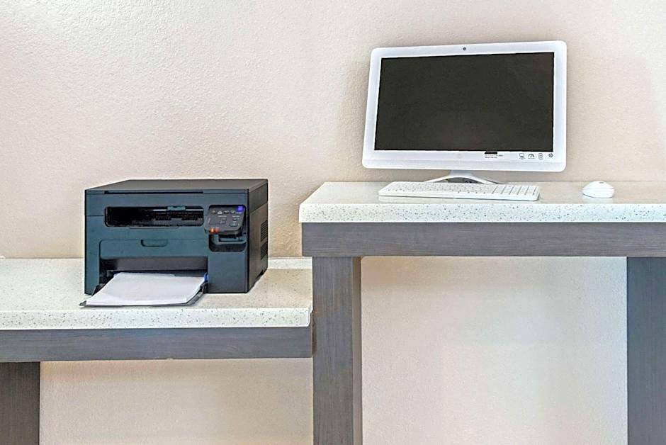 La Quinta Inn & Suites by Wyndham Winnie