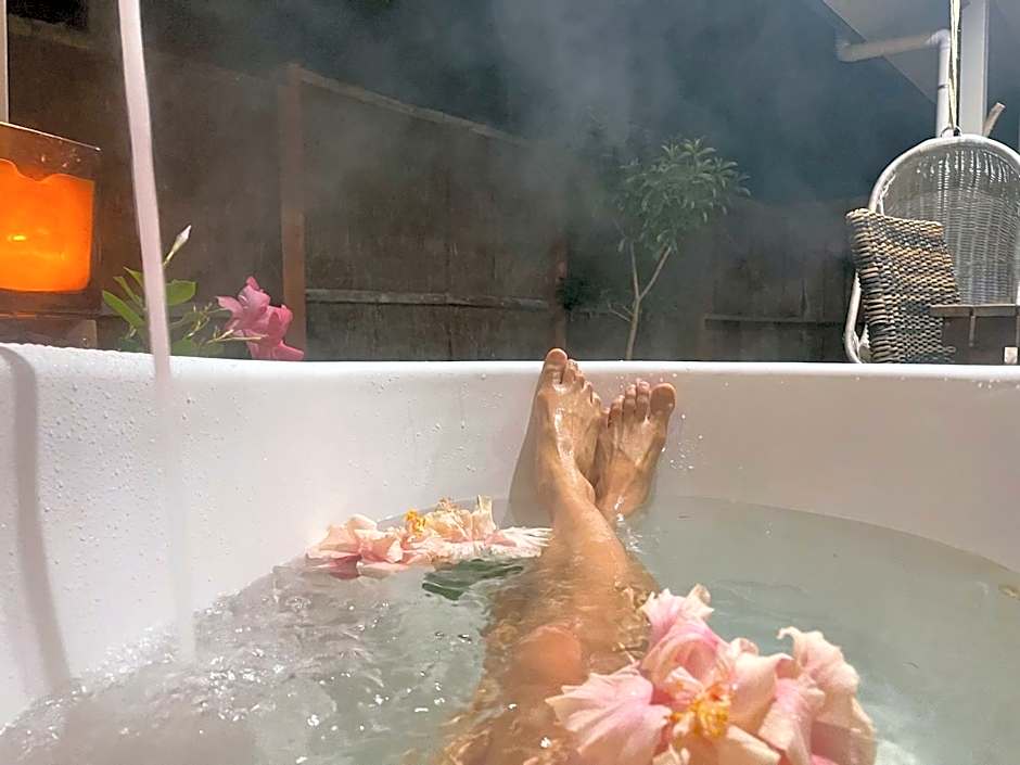 Grape Juice Retreat Rustic romantic gateway 5mins to beaches & town