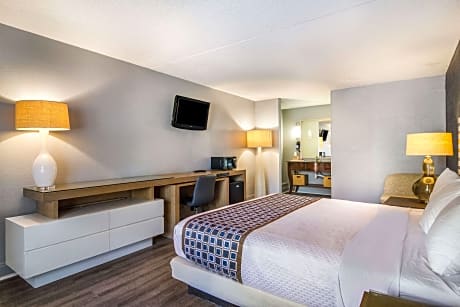 1 Queen Bed, Smoking