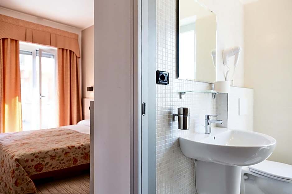 Hotel Saint Tropez - Pineto