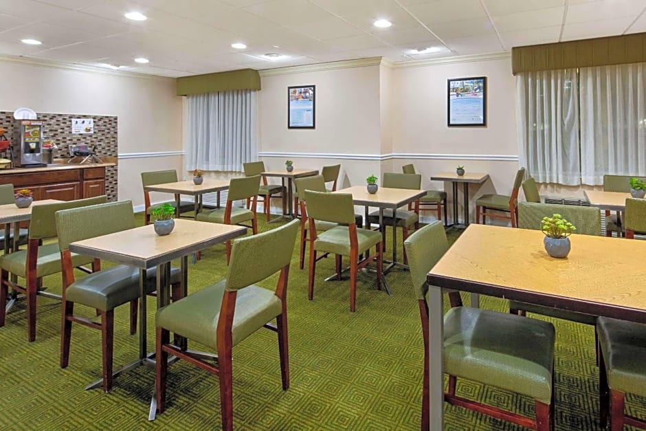 La Quinta Inn & Suites by Wyndham Sunrise Sawgrass Mills