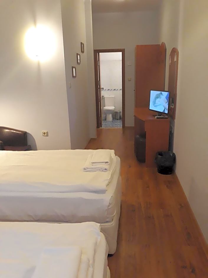 Three Dolphins Hotel with a Rooftop terracе