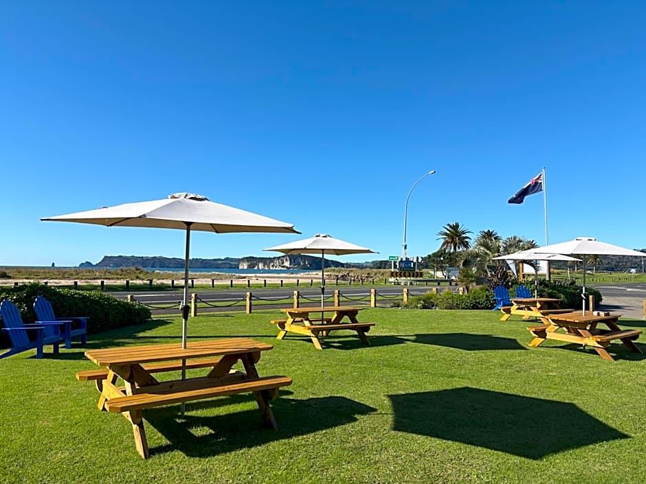 Baileys At The Beach Motel