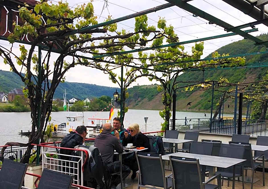 Hotel Haus Burg Metternich