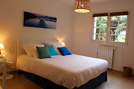 Deluxe Room (2 Adults + 1 Child)