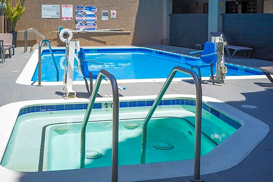 Quality Inn & Suites Camarillo-Oxnard