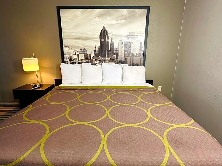 Delavan Inn and Suites