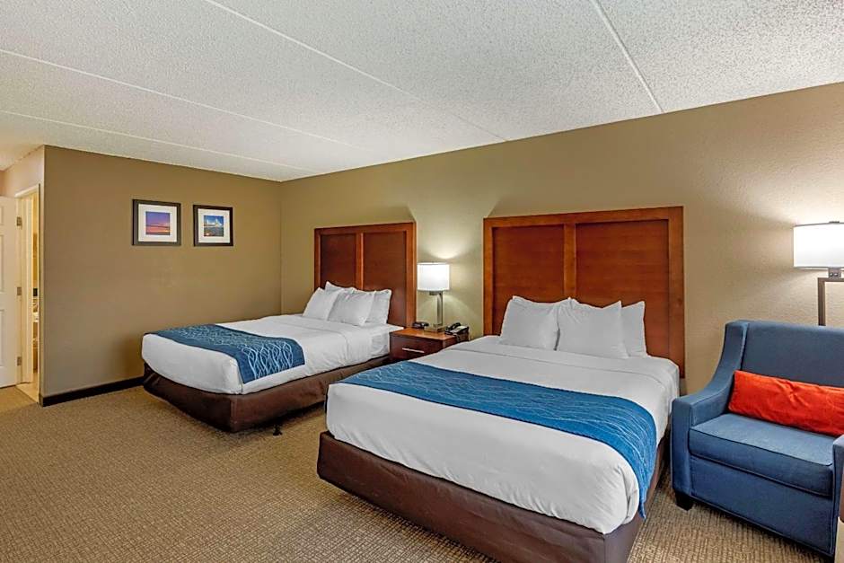 Comfort Inn and Suites Jackson - West Bend