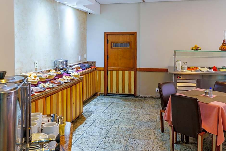 Carillon Plaza Hotel