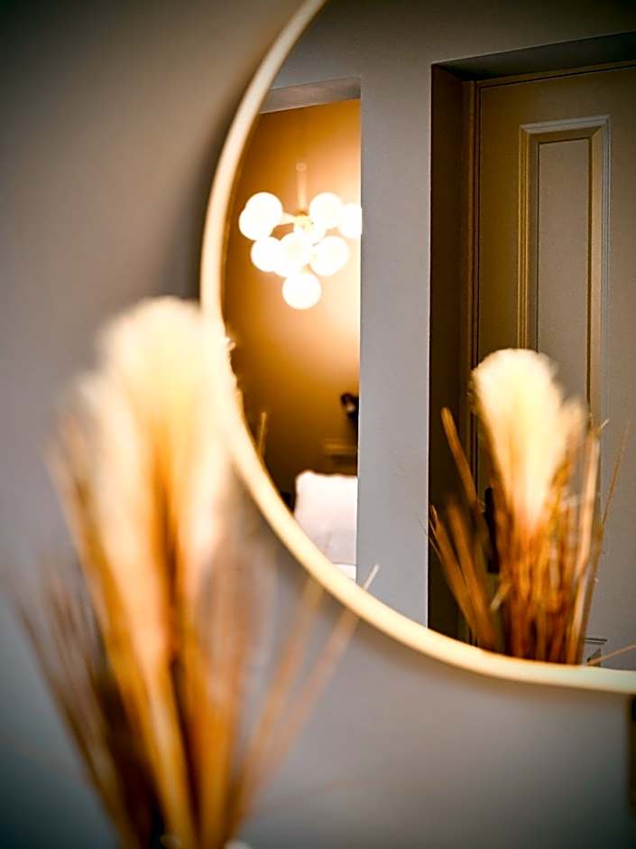 ROOMS AT THE QUAYSIDE - stylish en-suite rooms on Poole Quay all fully refurbed