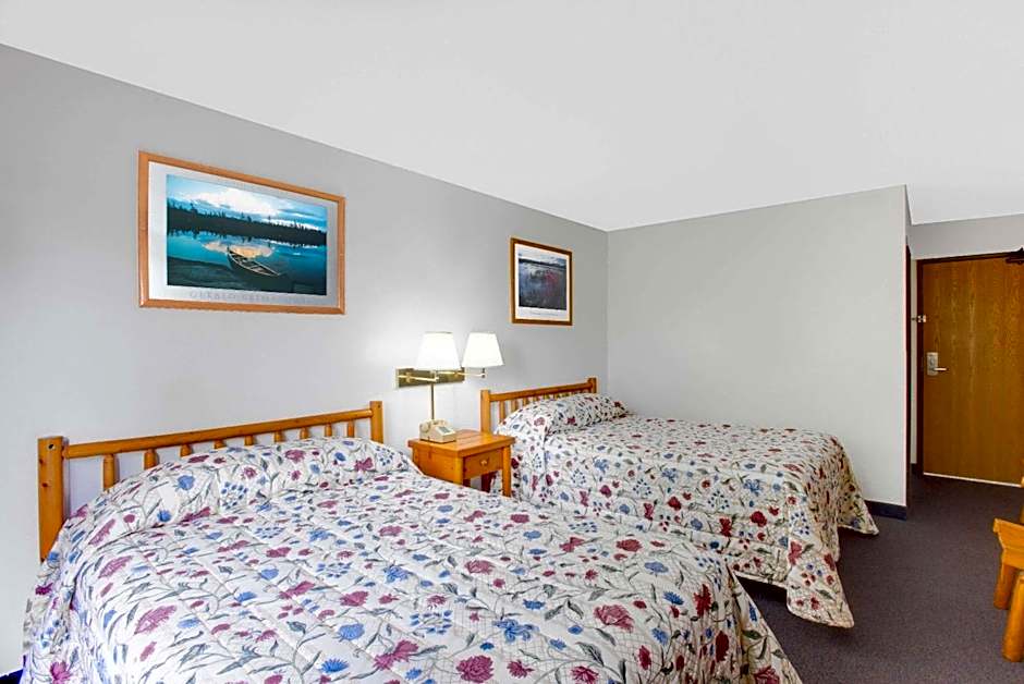 Super 8 by Wyndham Lake George/Warrensburg Area