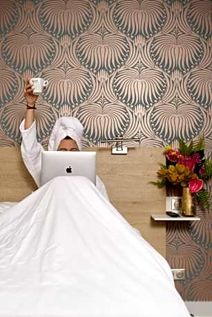 Suite with Sauna Access