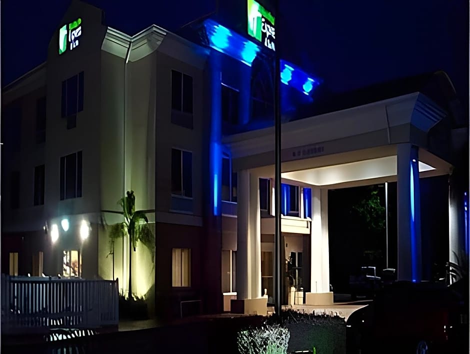 Holiday Inn Express & Suites Tavares By IHG