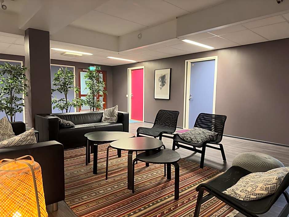 The Rooms Airport - 20Rooms