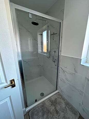 Quadruple Room with Private Bathroom