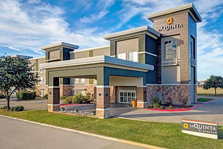 La Quinta Inn & Suites by Wyndham Forest Hill