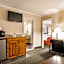 Clarion Inn & Suites At The Outlets Of Lake George