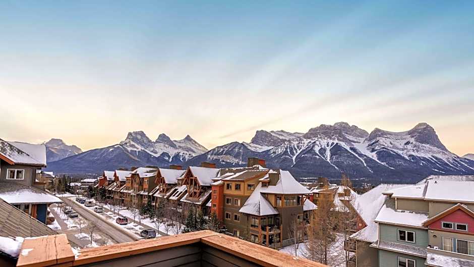 Blackstone Mountain Lodge by CLIQUE