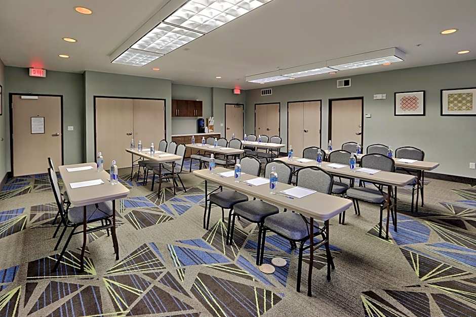 Holiday Inn Express & Suites Portales By IHG
