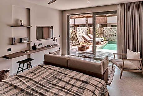 Theros Suite with Private Heated Pool