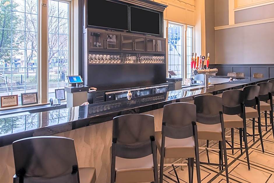 DoubleTree by Hilton Hotel Utica
