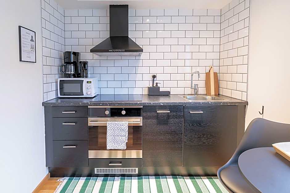 Easy Livin' Apartment Hotel